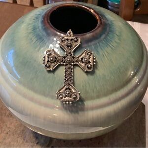 Sarah Coventry Limited Edition HUGE cross. Show stopper. 3.5 inches